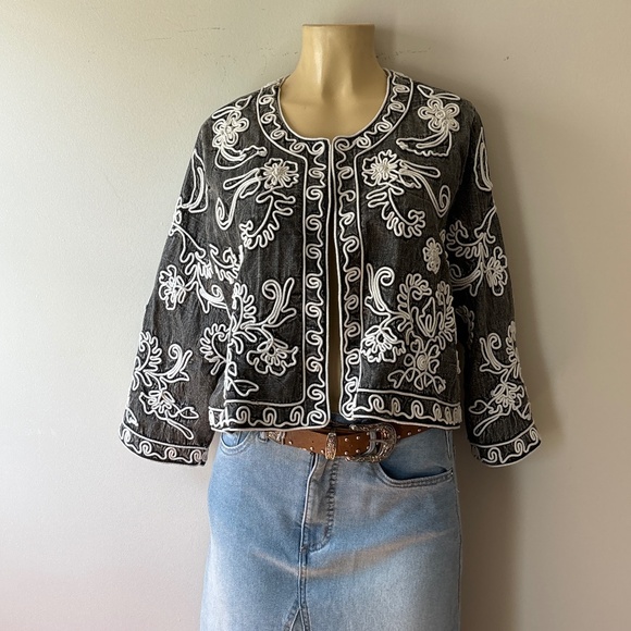 Soft Surroundings Jackets & Blazers - Women’s Soft Surroundings  Gray Wildwood  Cropped Embroidered Jacket Lg
